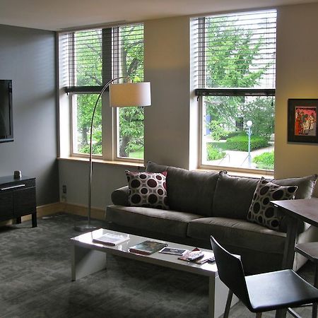 Suites At 118 Μπλούμινγκτον Εξωτερικό φωτογραφία