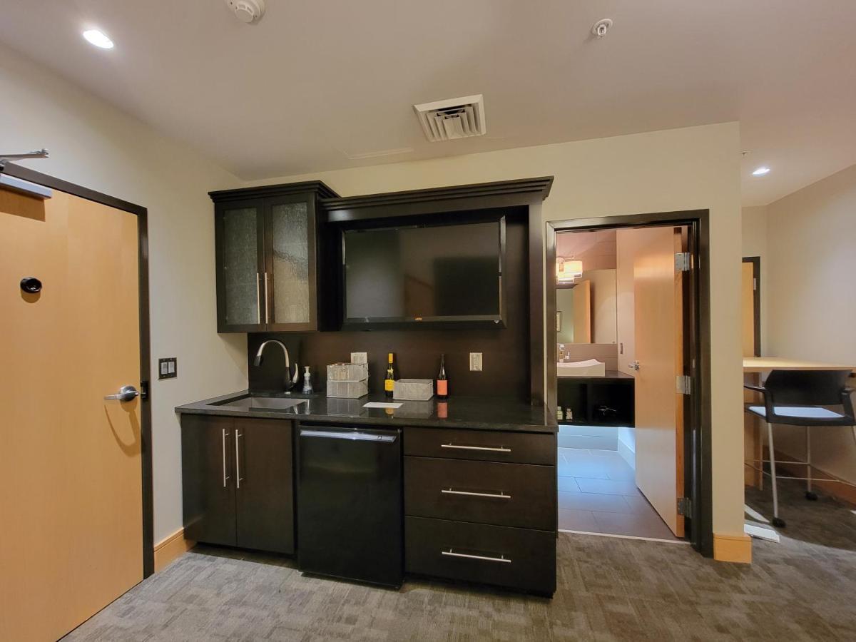 Suites At 118 Μπλούμινγκτον Εξωτερικό φωτογραφία