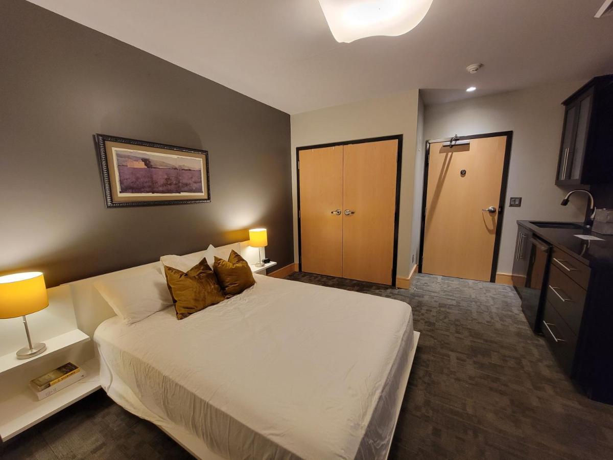 Suites At 118 Μπλούμινγκτον Εξωτερικό φωτογραφία