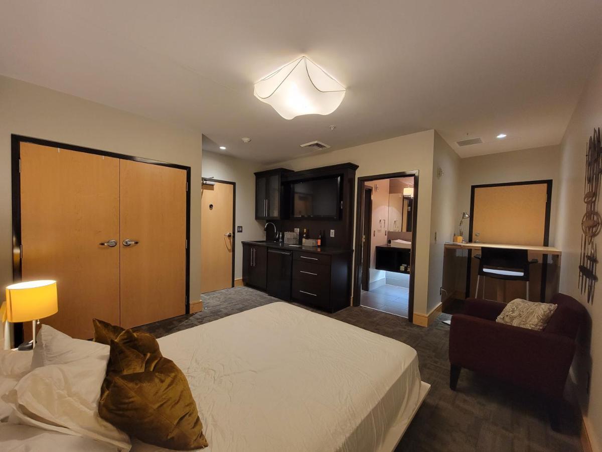 Suites At 118 Μπλούμινγκτον Εξωτερικό φωτογραφία
