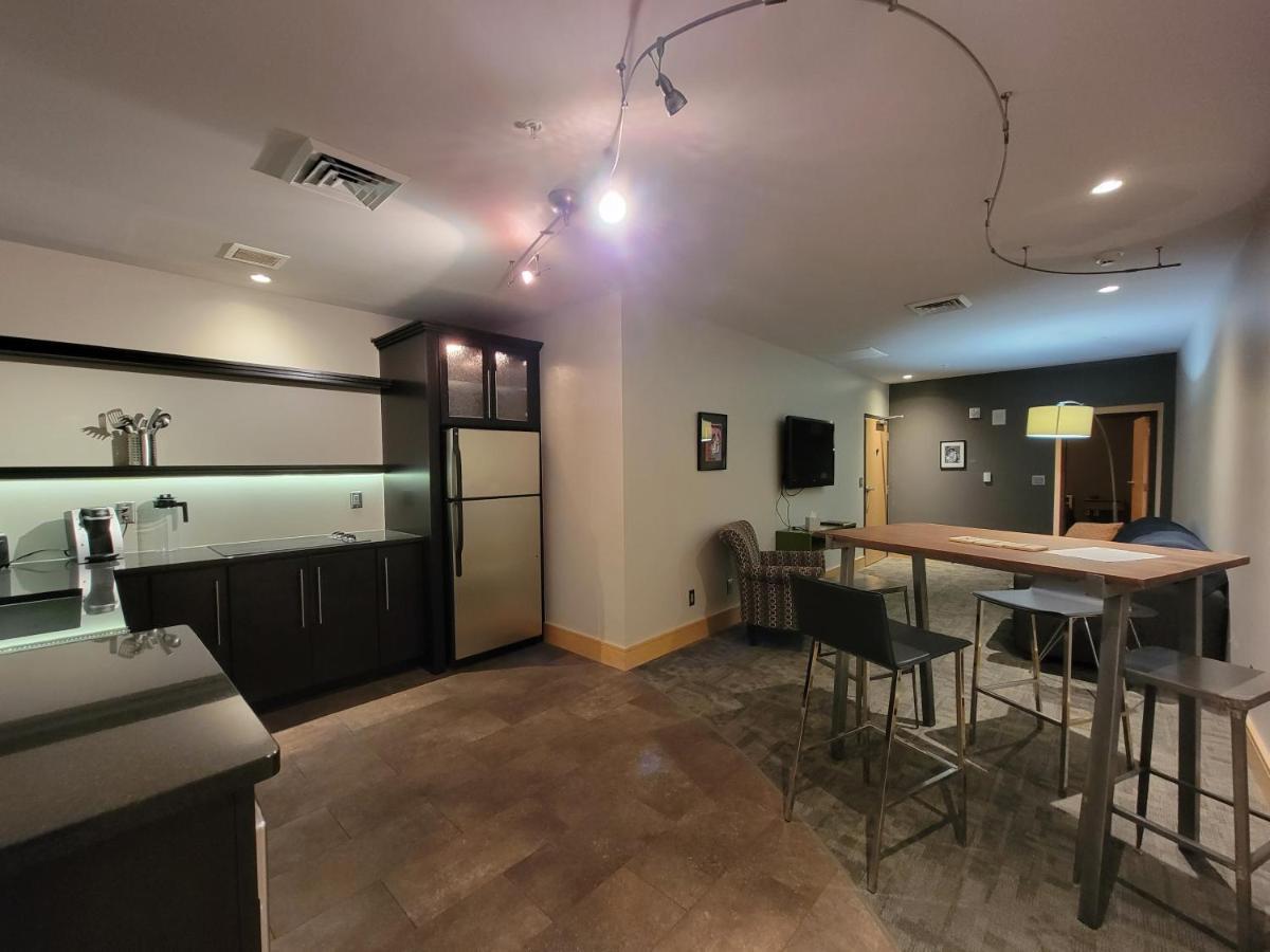 Suites At 118 Μπλούμινγκτον Εξωτερικό φωτογραφία