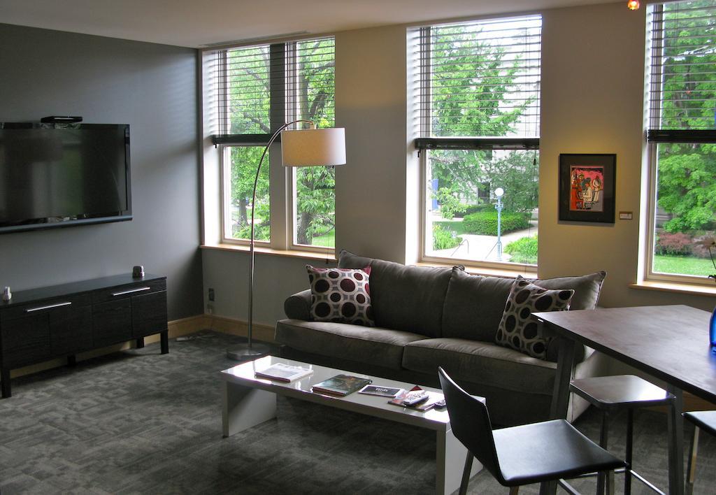 Suites At 118 Μπλούμινγκτον Εξωτερικό φωτογραφία