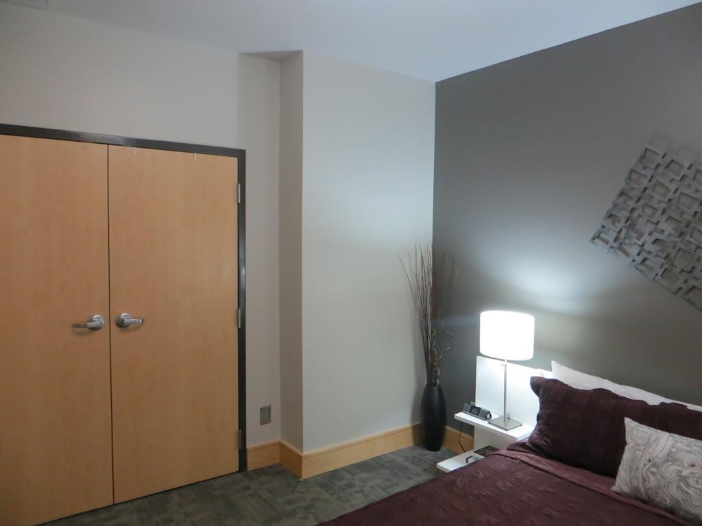 Suites At 118 Μπλούμινγκτον Εξωτερικό φωτογραφία